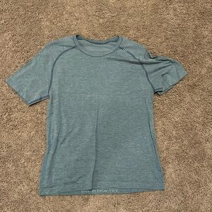 Lululemon t shirt